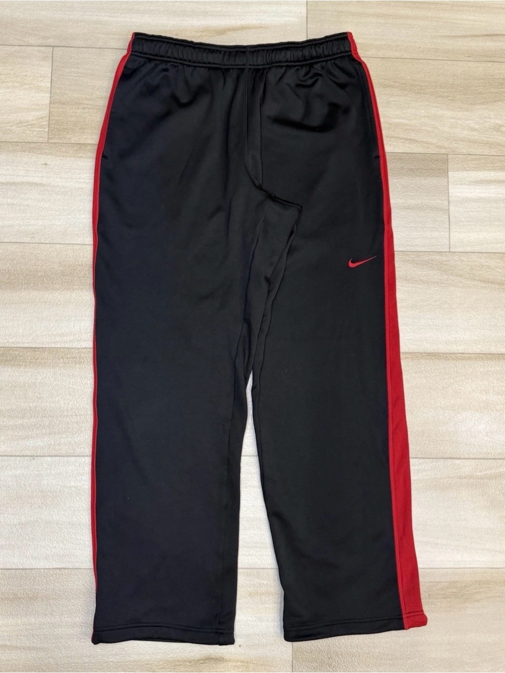 Vintage Nike Therma Fit Mens Track Pants Sz L
Black Red Athletic Lined 32x31.5